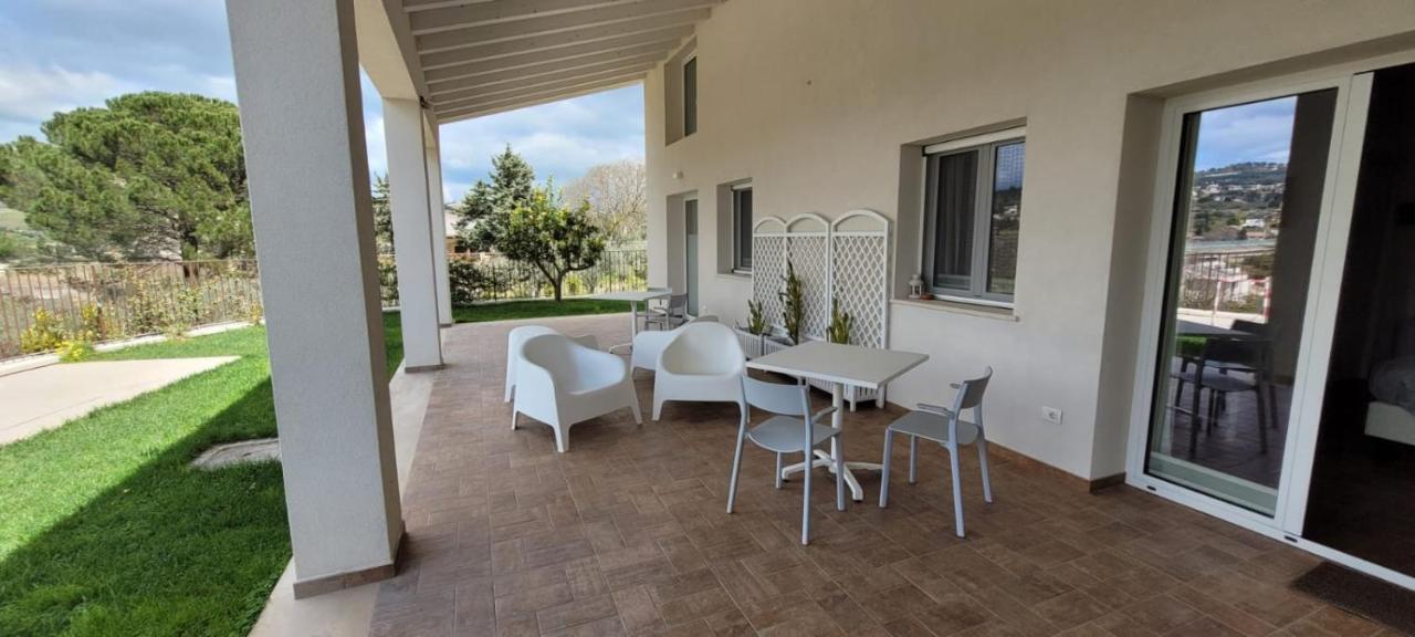 Uliwood Hotel Caltanissetta Exterior foto